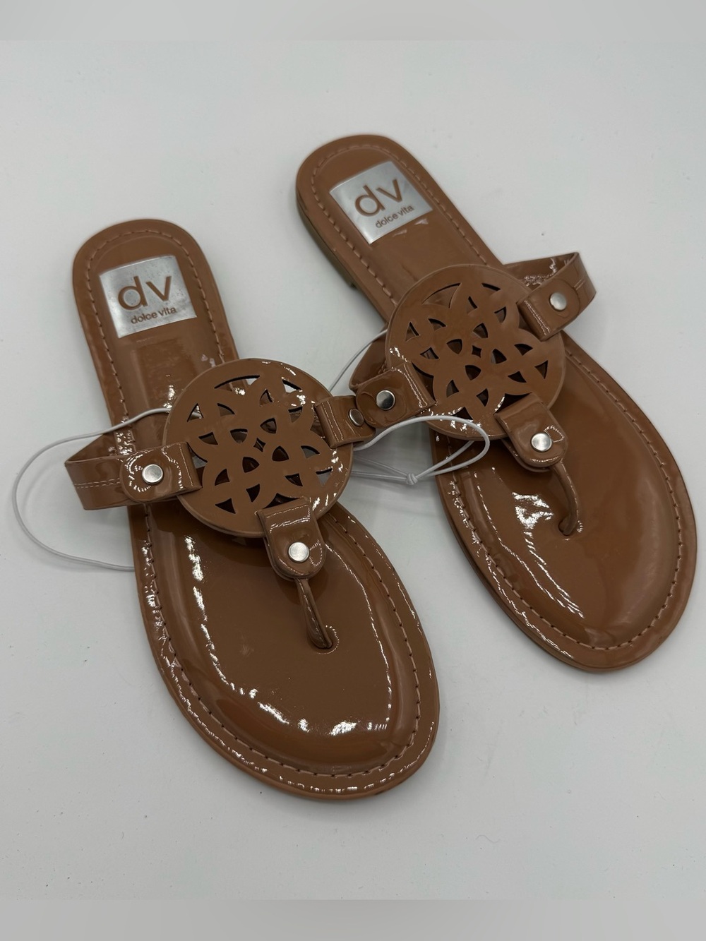 Dolce Vita Gotie Tan Laser-Cut Medallion Thong Sandals with Gold Studs size 6
